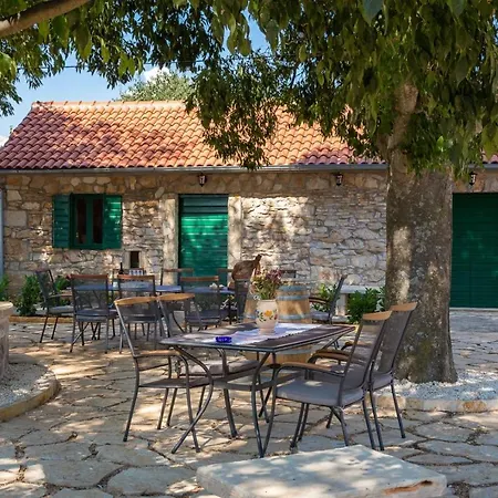 Tosic Estate - Villa, Vineyards And Winery Razvode