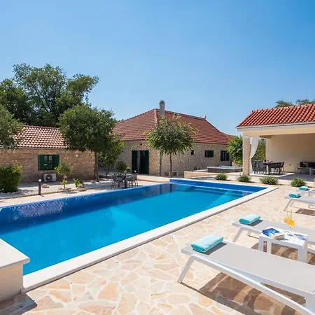 Tosic Estate - Villa, Vineyards And Winery *