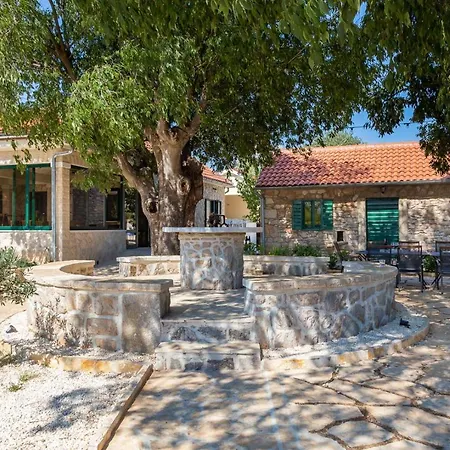 Tosic Estate - Villa, Vineyards And Winery Villa *
