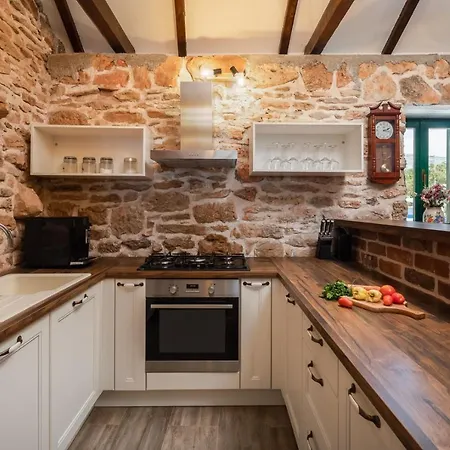 Tosic Estate - Villa, Vineyards And Winery *