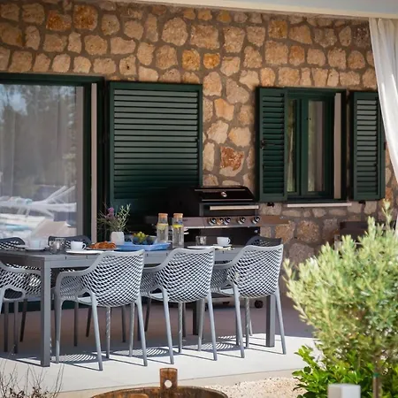 Villa Tosic Estate - Villa, Vineyards And Winery