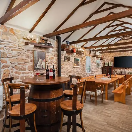 Tosic Estate - Villa, Vineyards And Winery Villa