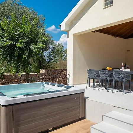 Vila Tosic Estate - Villa, Vineyards And Winery *