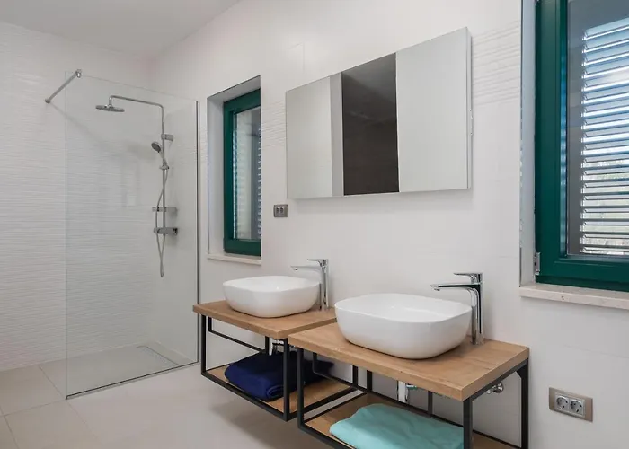 Tosic Estate - Villa, Vineyards And Winery