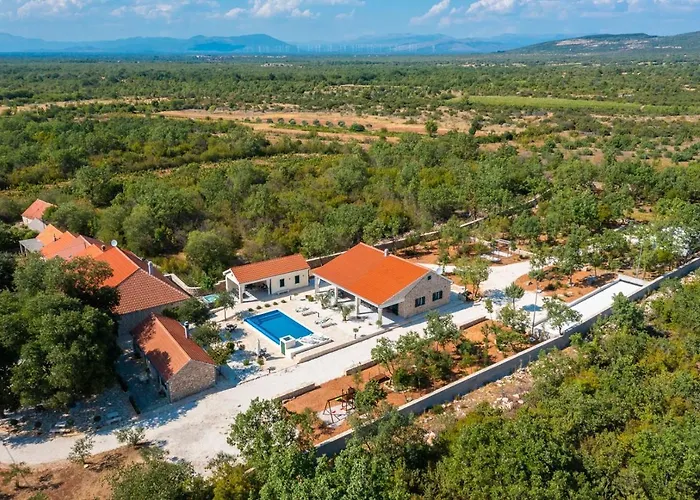 Tosic Estate - Villa, Vineyards And Winery Razvode