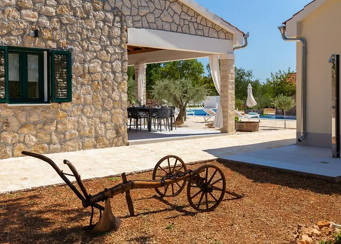 Tosic Estate - Villa, Vineyards And Winery ヴィラ Razvode